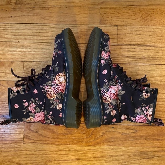 Dr. Marten’s Floral Printed Canvas 8 Eye Combat Boots Size 5 - Picture 5 of 16